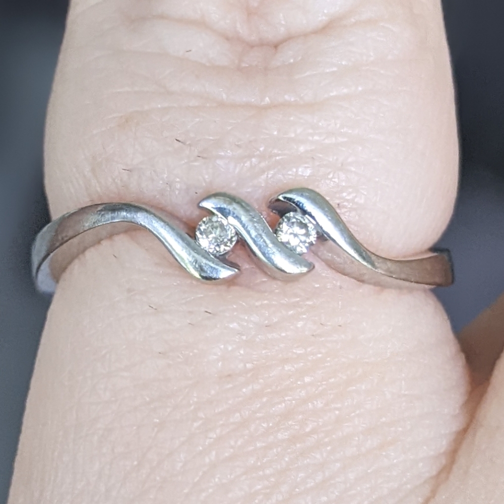 10K white gold diamond ring
